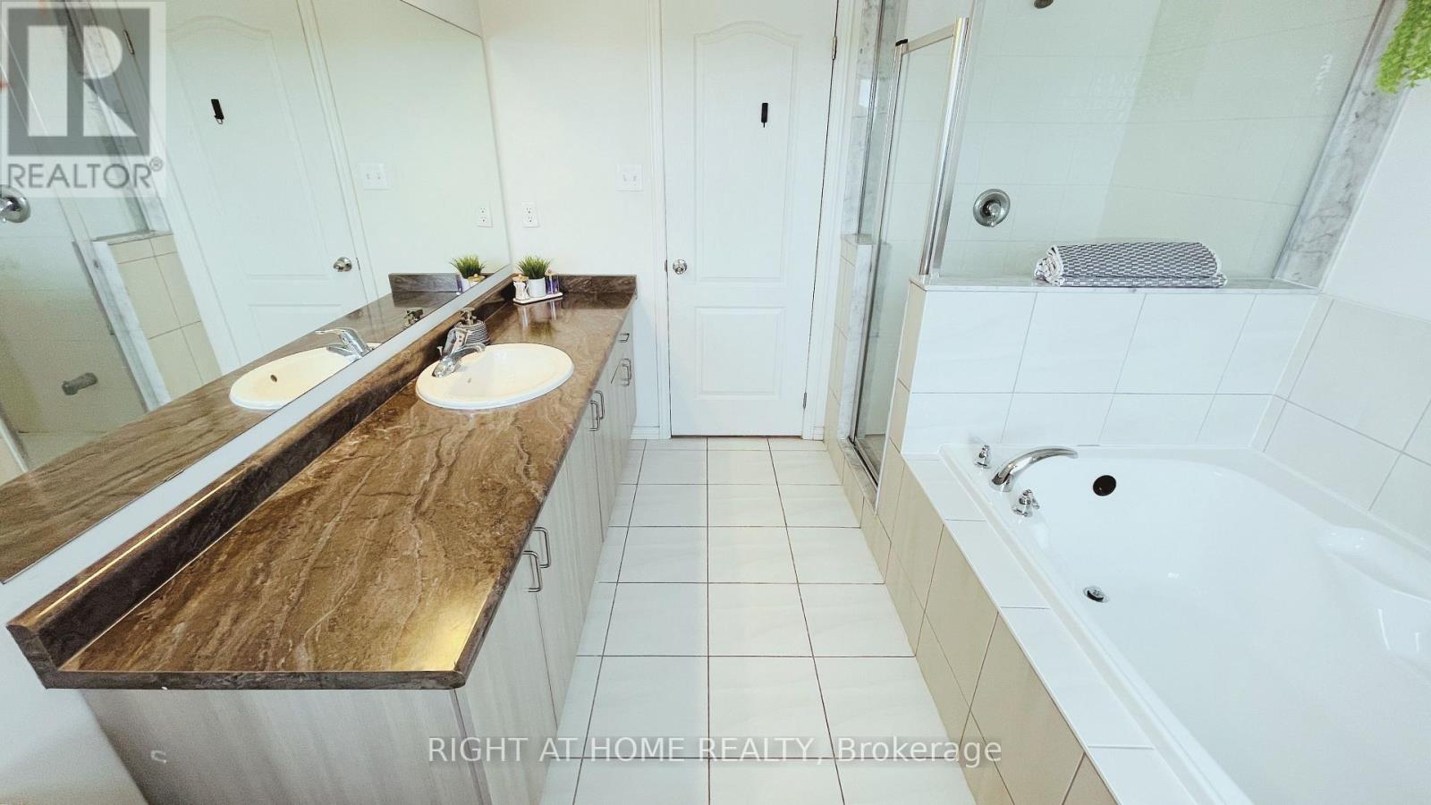2372 Chevron Prince Path, Oshawa, Ontario L1L 0K9 - Photo 13 - E13098758