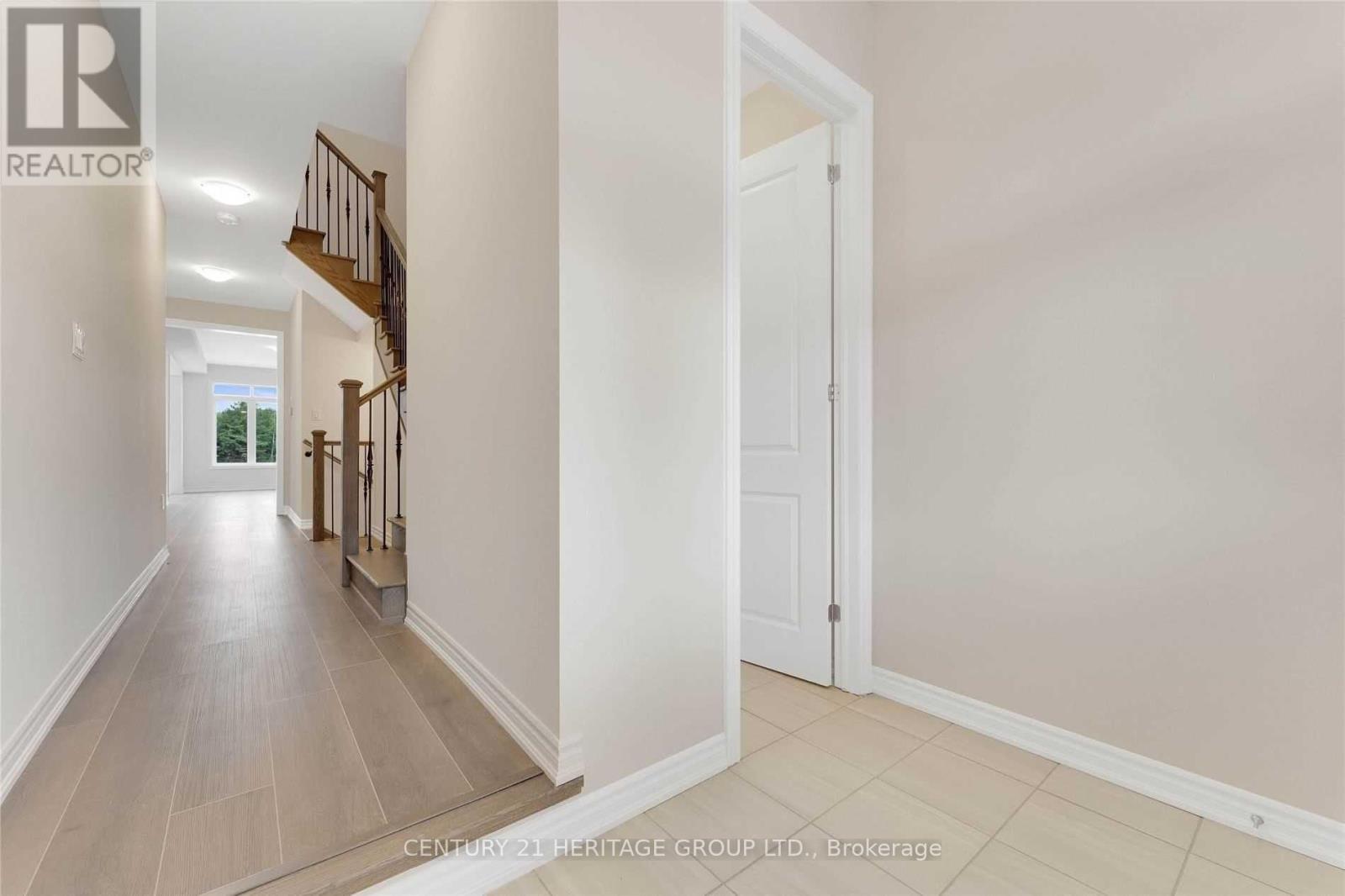 82 Ferragine Crescent, Bradford West Gwillimbury (Bradford), Ontario  L3Z 4K2 - Photo 3 - N13098614