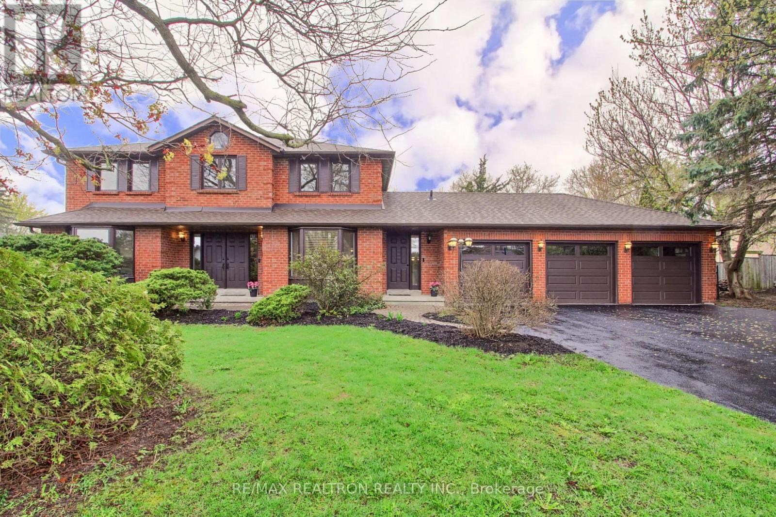 44 Ward Avenue, East Gwillimbury, Ontario  L0G 1V0 - Photo 1 - N13098766