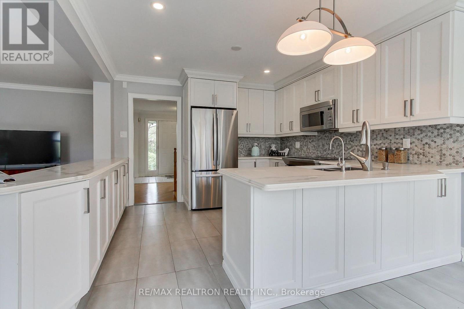 44 Ward Avenue, East Gwillimbury, Ontario  L0G 1V0 - Photo 8 - N13098766