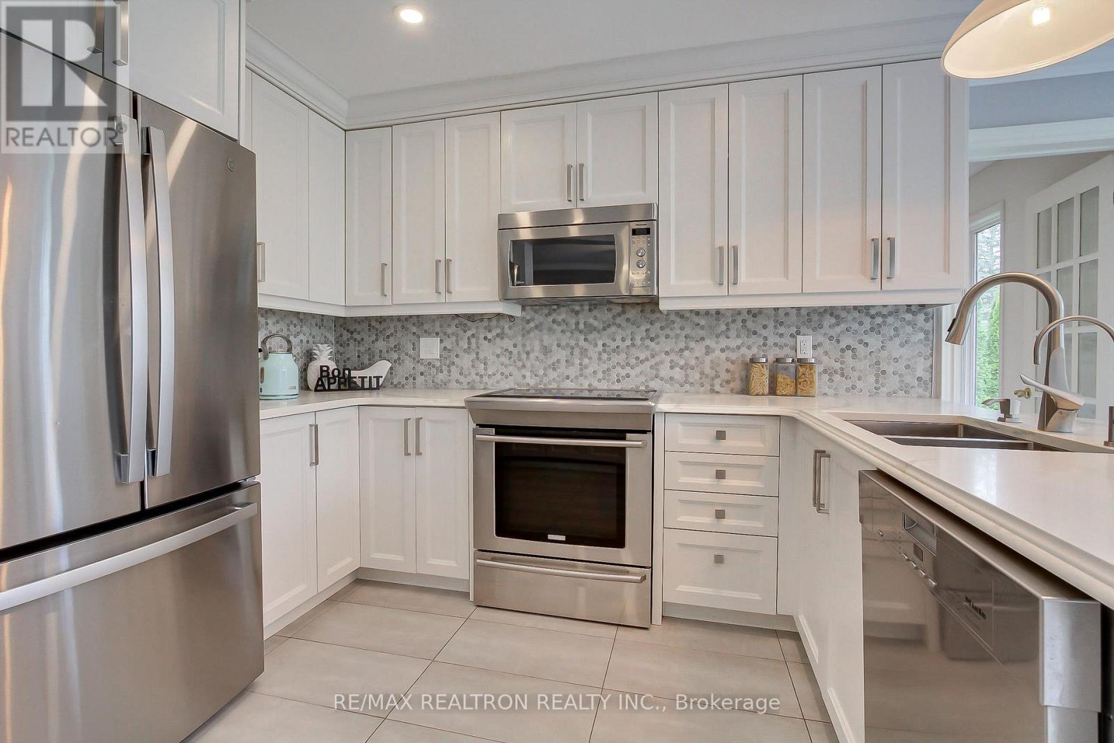 44 Ward Avenue, East Gwillimbury, Ontario  L0G 1V0 - Photo 9 - N13098766