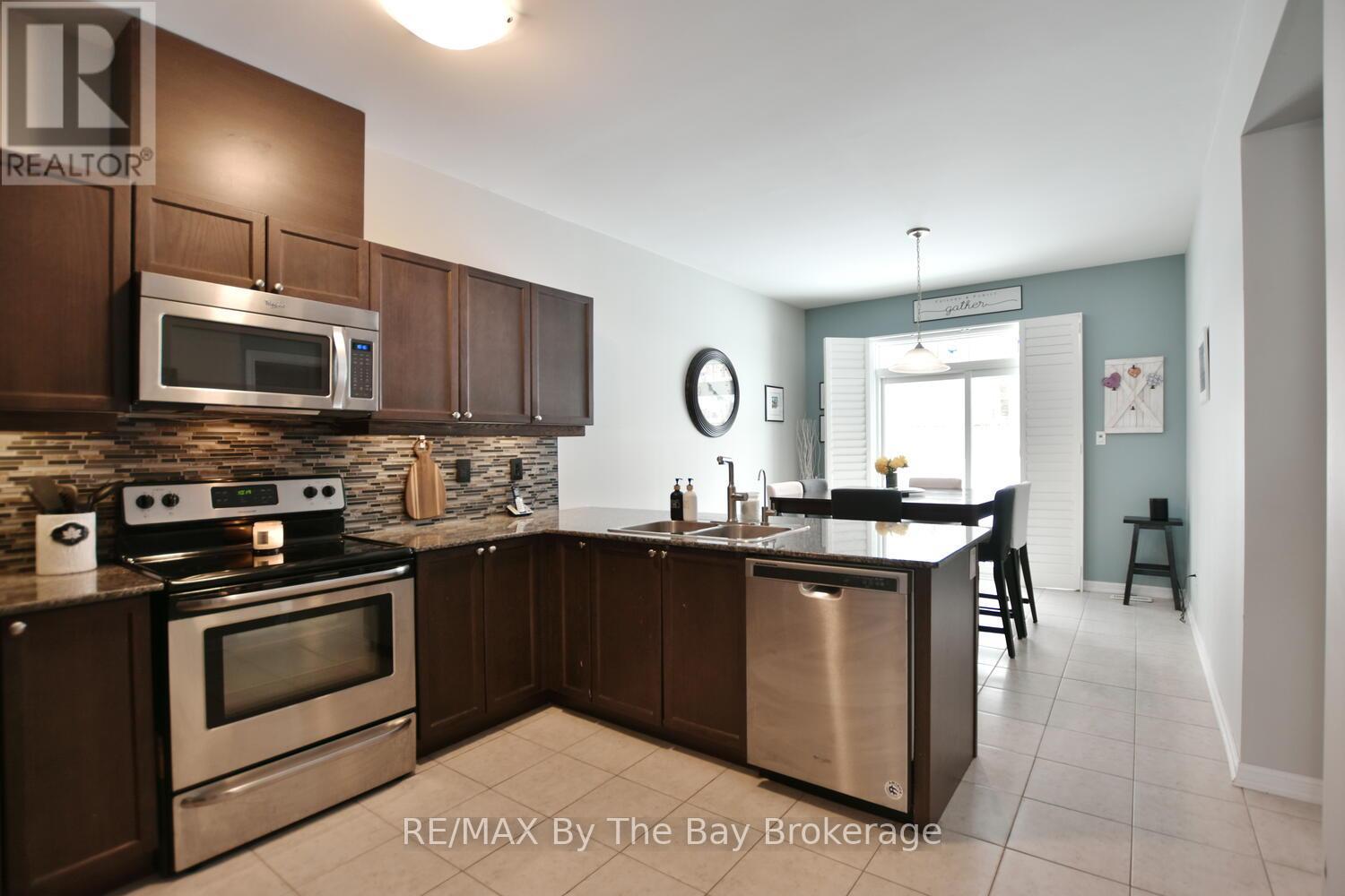 37 Berkshire Avenue, Wasaga Beach, Ontario  L9Z 0G3 - Photo 12 - S12842220