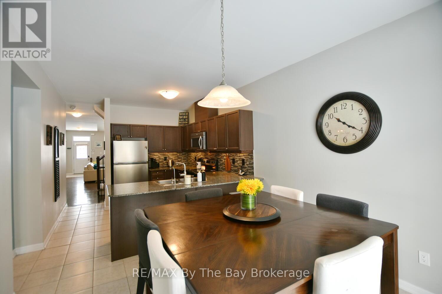37 Berkshire Avenue, Wasaga Beach, Ontario  L9Z 0G3 - Photo 14 - S12842220