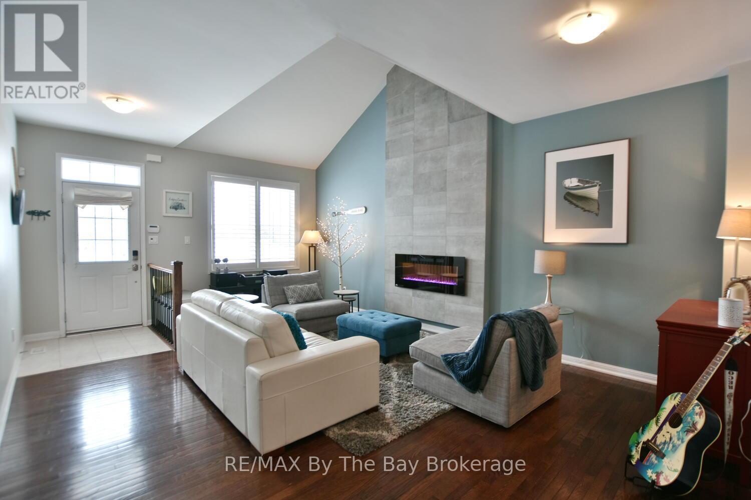 37 Berkshire Avenue, Wasaga Beach, Ontario  L9Z 0G3 - Photo 5 - S12842220