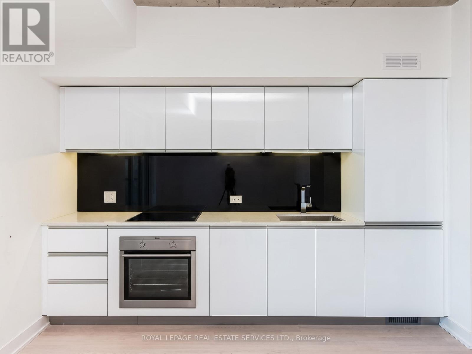 831 - 20 Minowan Miikan Lane, Toronto, Ontario  M6J 0E5 - Photo 2 - C12939310