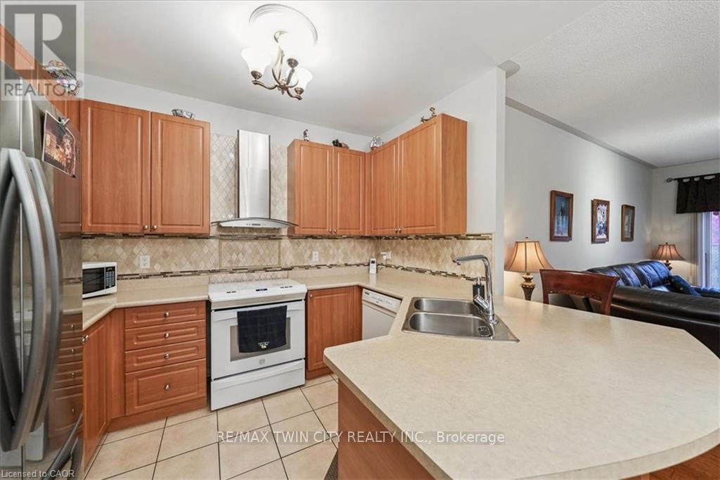 52 Mistycreek Crescent, Brampton, Ontario  L7A 3E8 - Photo 6 - W13098568