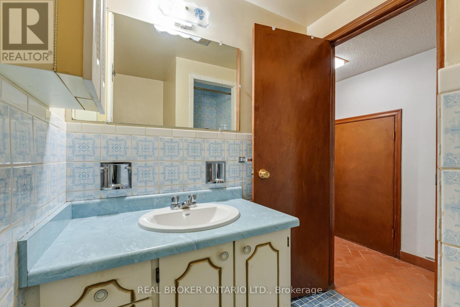 56a Treeview Drive, Toronto, Ontario  M8W 4C2 - Photo 34 - W13098572