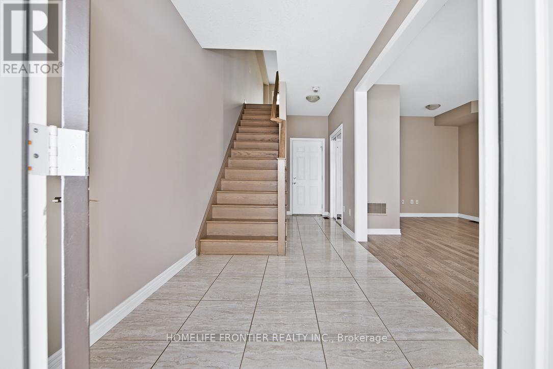 3118 Postridge Drive, Oakville, Ontario  L6H 7E3 - Photo 3 - W13098596