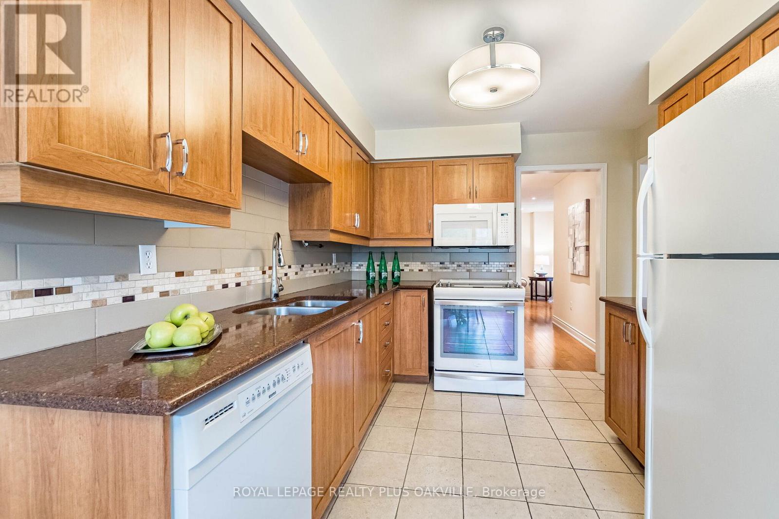 394 Maidstone Crescent, Oakville, Ontario  L6M 1A1 - Photo 16 - W13098742