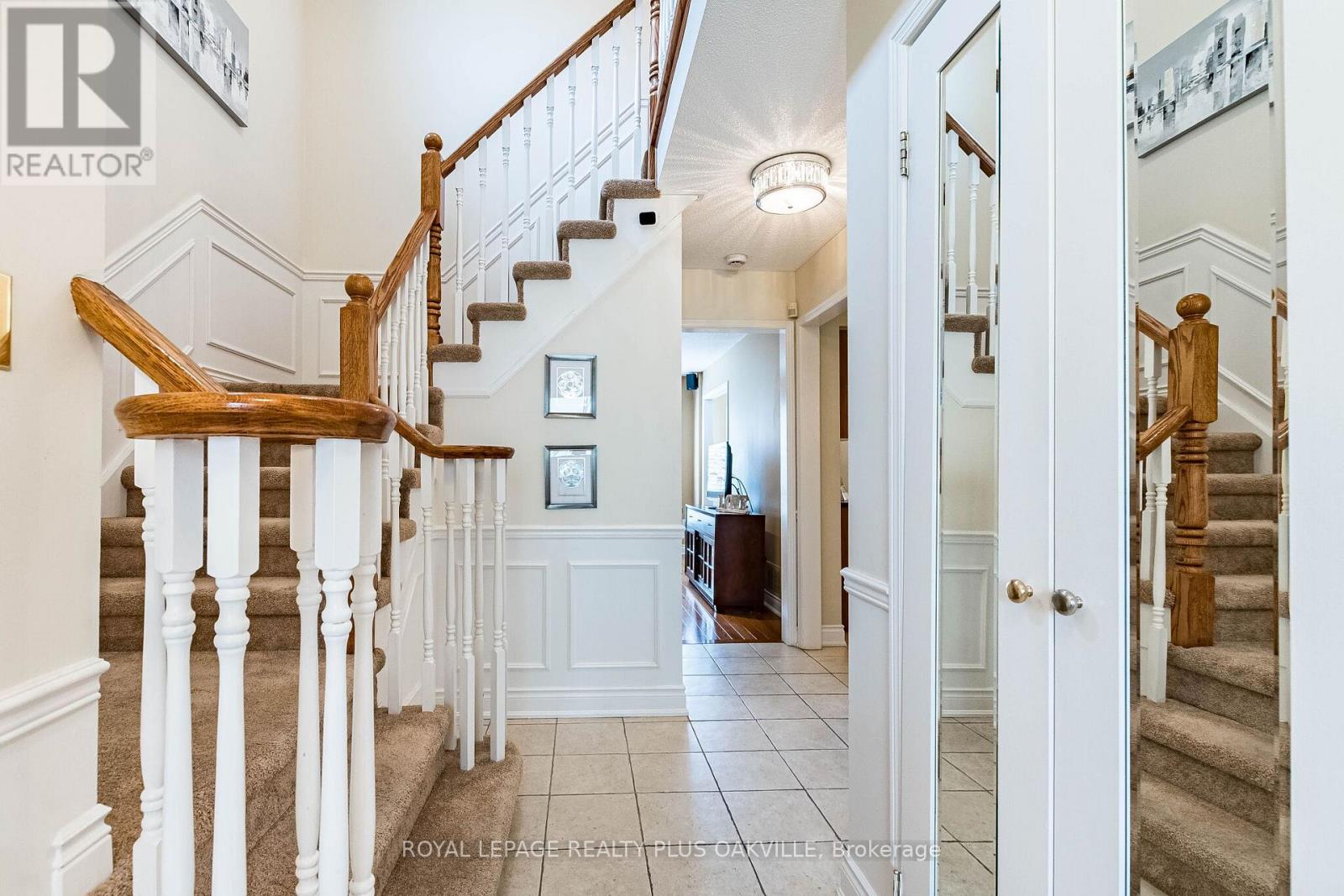 394 Maidstone Crescent, Oakville, Ontario  L6M 1A1 - Photo 4 - W13098742