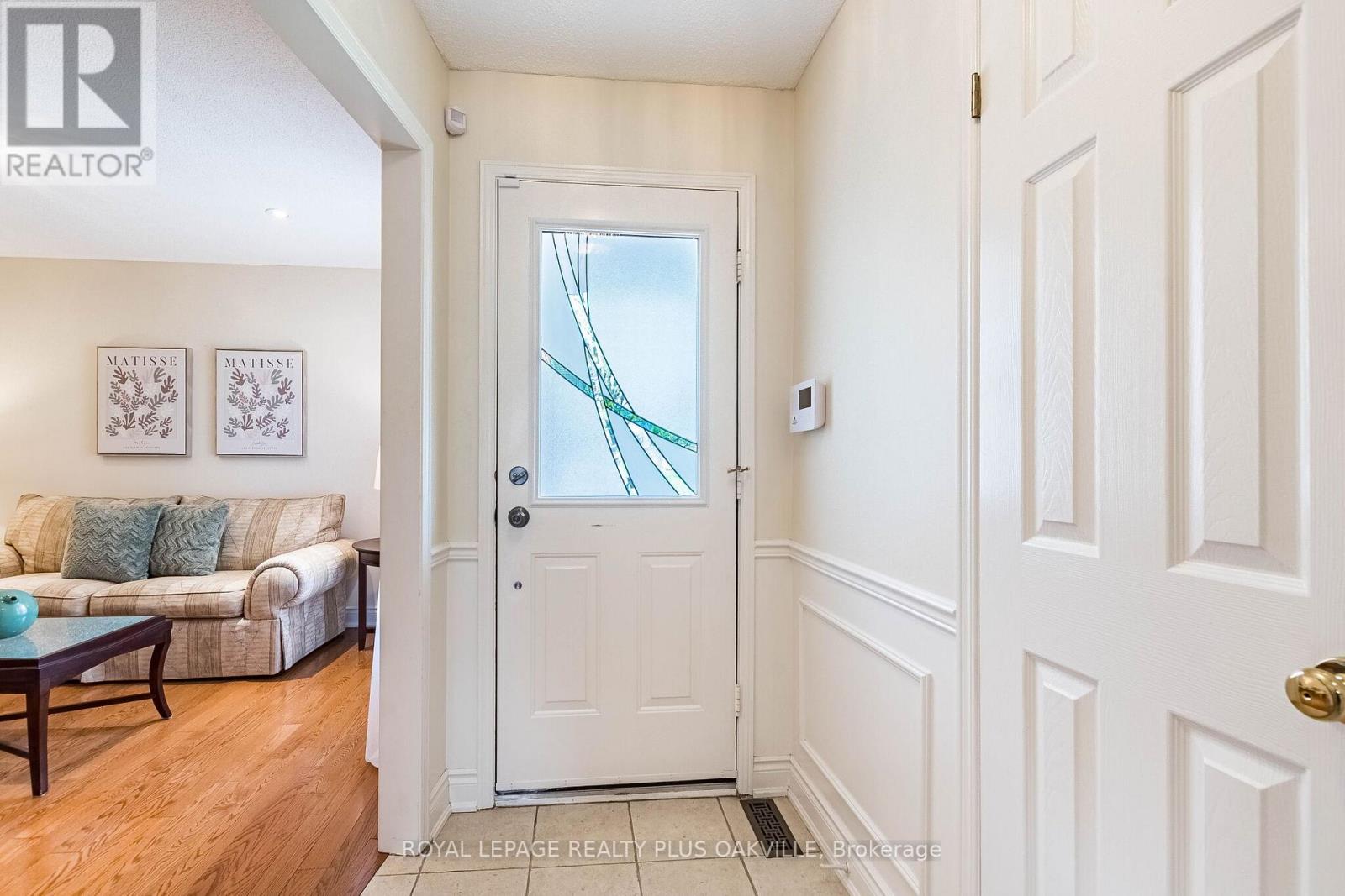 394 Maidstone Crescent, Oakville, Ontario  L6M 1A1 - Photo 5 - W13098742