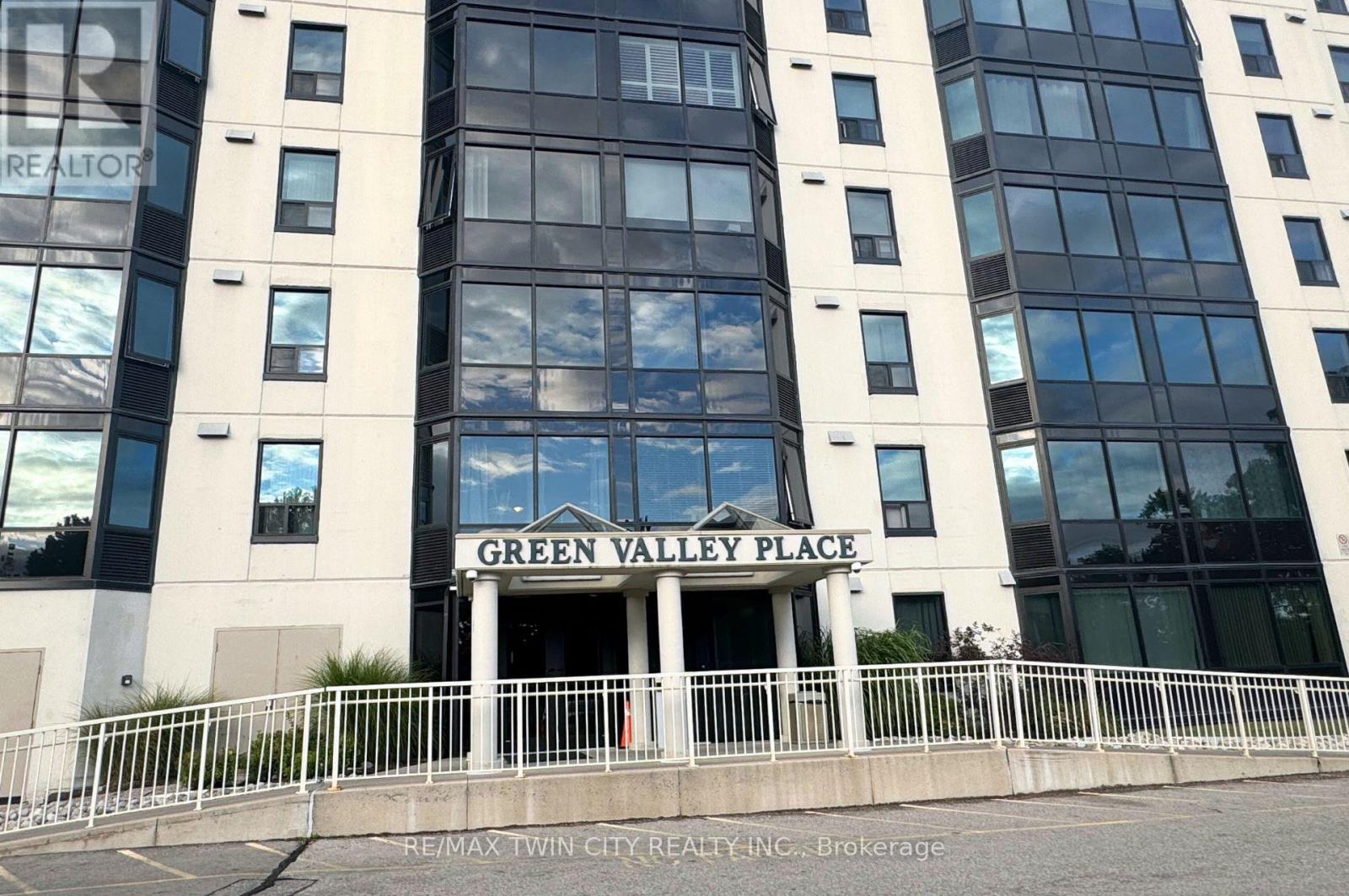 1605 - 35 Green Valley Drive, Kitchener, Ontario  N2P 2A5 - Photo 2 - X13098522