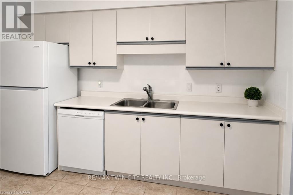 1605 - 35 Green Valley Drive, Kitchener, Ontario  N2P 2A5 - Photo 7 - X13098522