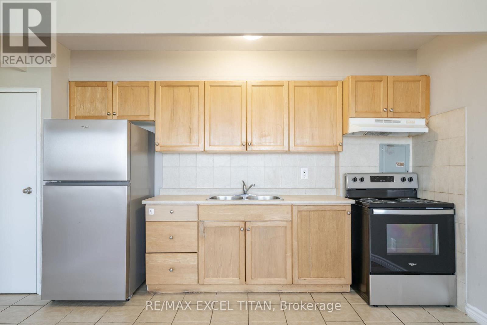 419b - 468 Ottawa Street, Hamilton, Ontario  L8H 4A6 - Photo 3 - X13098552