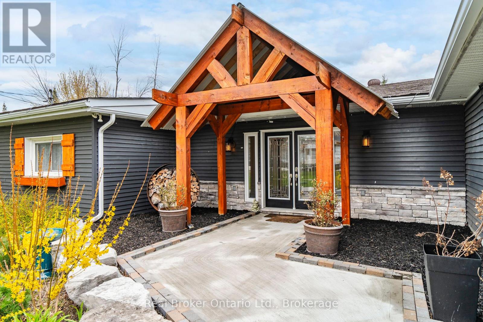 2307 Somers Boulevard, Innisfil, Ontario  L9S 2E8 - Photo 2 - N13098828