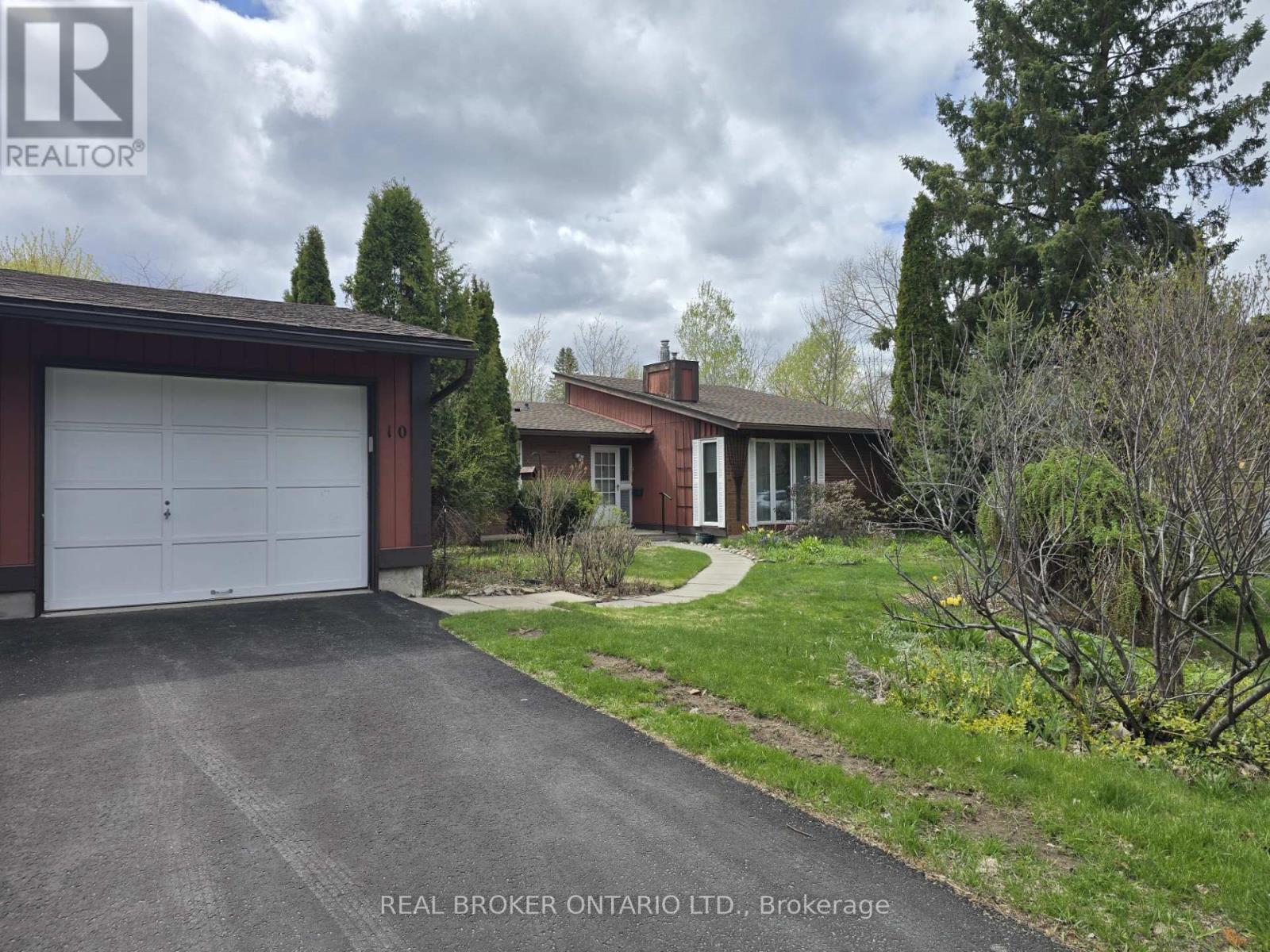 Located in the heart of Katimavik, on a quiet crescent, backing onto Cattail Creek, this detached bungalow offers character and pride of ownership. Enter the spacious foyer to an open concept living room area, which features large windows allowing lots natural light and a gas fireplace. It flows into a formal dining area, ideal for gatherings big or small. The eat-in kitchen offers is a sunny spot for casual meals, with lots of counter space and cupboards. Three good sized bedrooms round out the main floor, along with an updated 4 piece bathroom. The finished basement extends the living space with a large family room with a wood burning fireplace. Also on the lower level is the powder room, a small den, the laundry and so much storage! A detached single-car garage offers space for parking or extra storage. The home backs onto a creek and park space, which will make time sitting on your deck all the more enjoyable. Located within walking distance to parks, trails, schools, shopping, and offering easy access to transit and the highway, Katimavik is a simply a wonderful place to be. (id:48254)