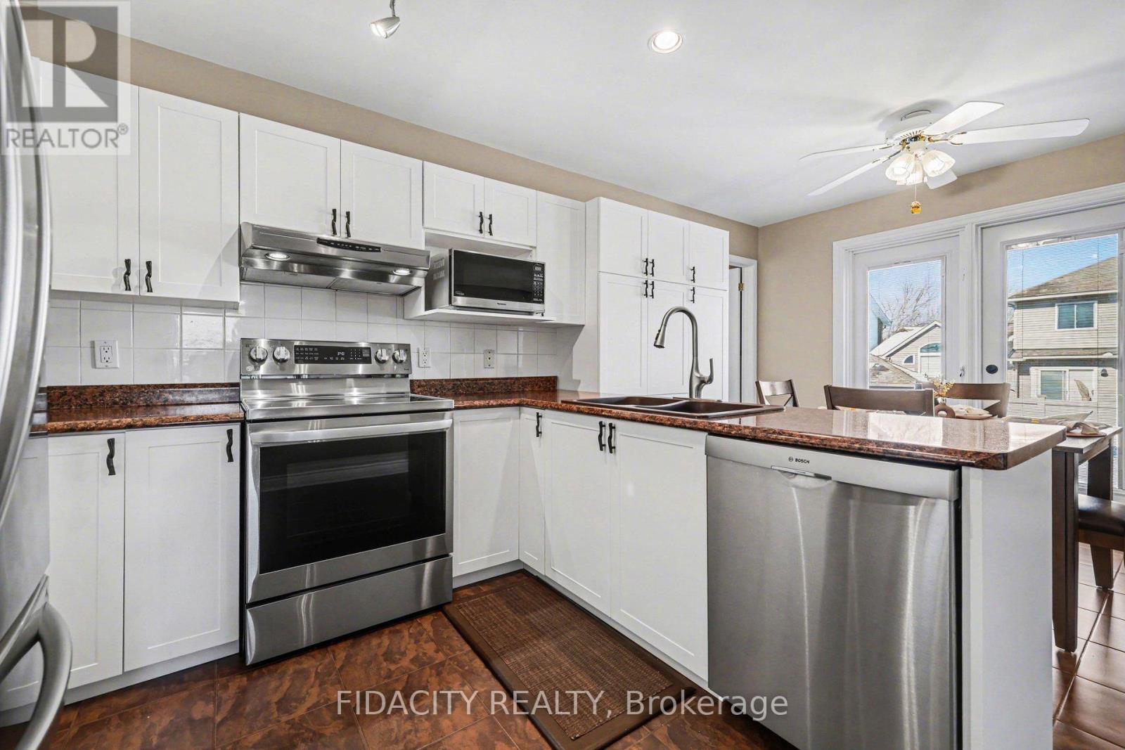 21 West Ridge Drive, Ottawa, Ontario  K2S 1S4 - Photo 10 - X12996256