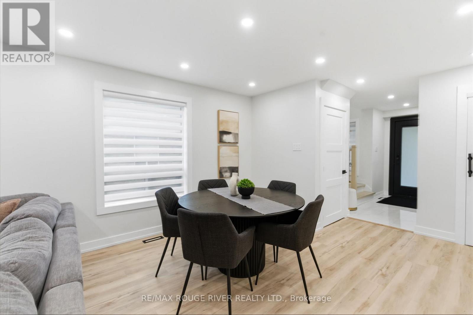 15 Virginia Drive, Whitby, Ontario  L1R 2Y1 - Photo 5 - E13098888
