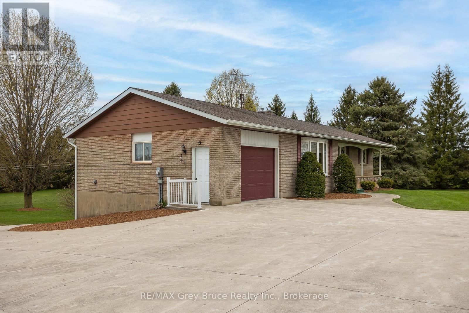 217438 Concession 3 Road, Georgian Bluffs, Ontario  N4K 5N6 - Photo 2 - X13098938