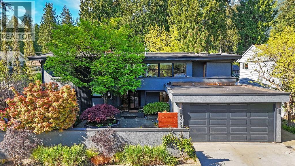 1098 Linnae Avenue, North Vancouver, British Columbia  V7R 1Z4 - Photo 1 - R3120995