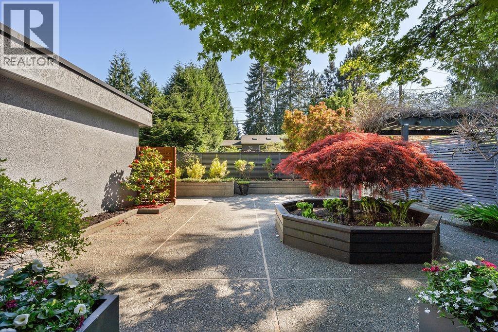 1098 Linnae Avenue, North Vancouver, British Columbia  V7R 1Z4 - Photo 2 - R3120995