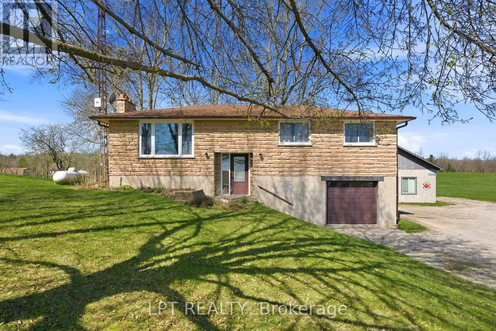 32299 Sylvan Road, North Middlesex, Ontario  N0M 2N0 - Photo 3 - X13098878
