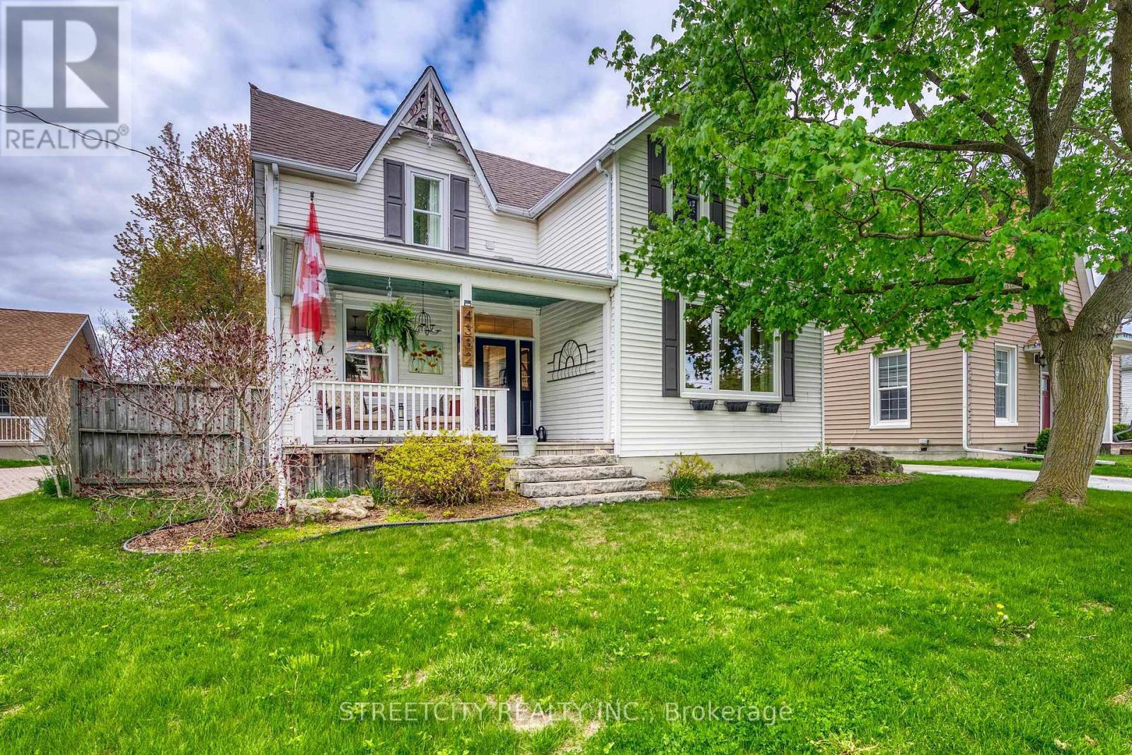$599,9004332 Petrolia Line, Enniskillen, Ontario