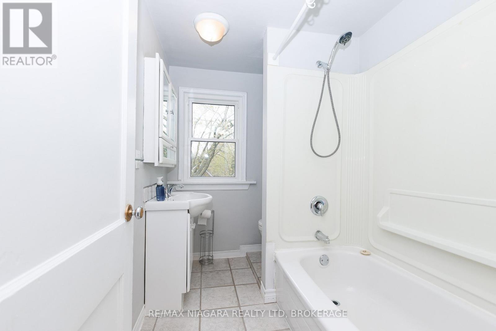 5015 Fifth Avenue, Niagara Falls, Ontario  L2E 4S6 - Photo 18 - X13086104
