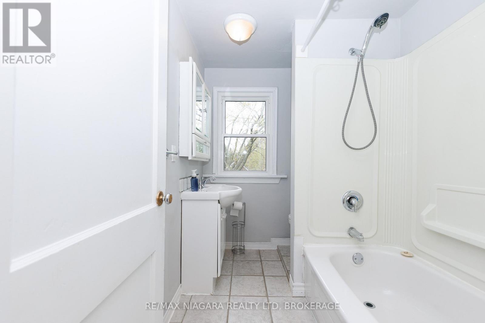 5015 Fifth Avenue, Niagara Falls, Ontario  L2E 4S6 - Photo 19 - X13086104
