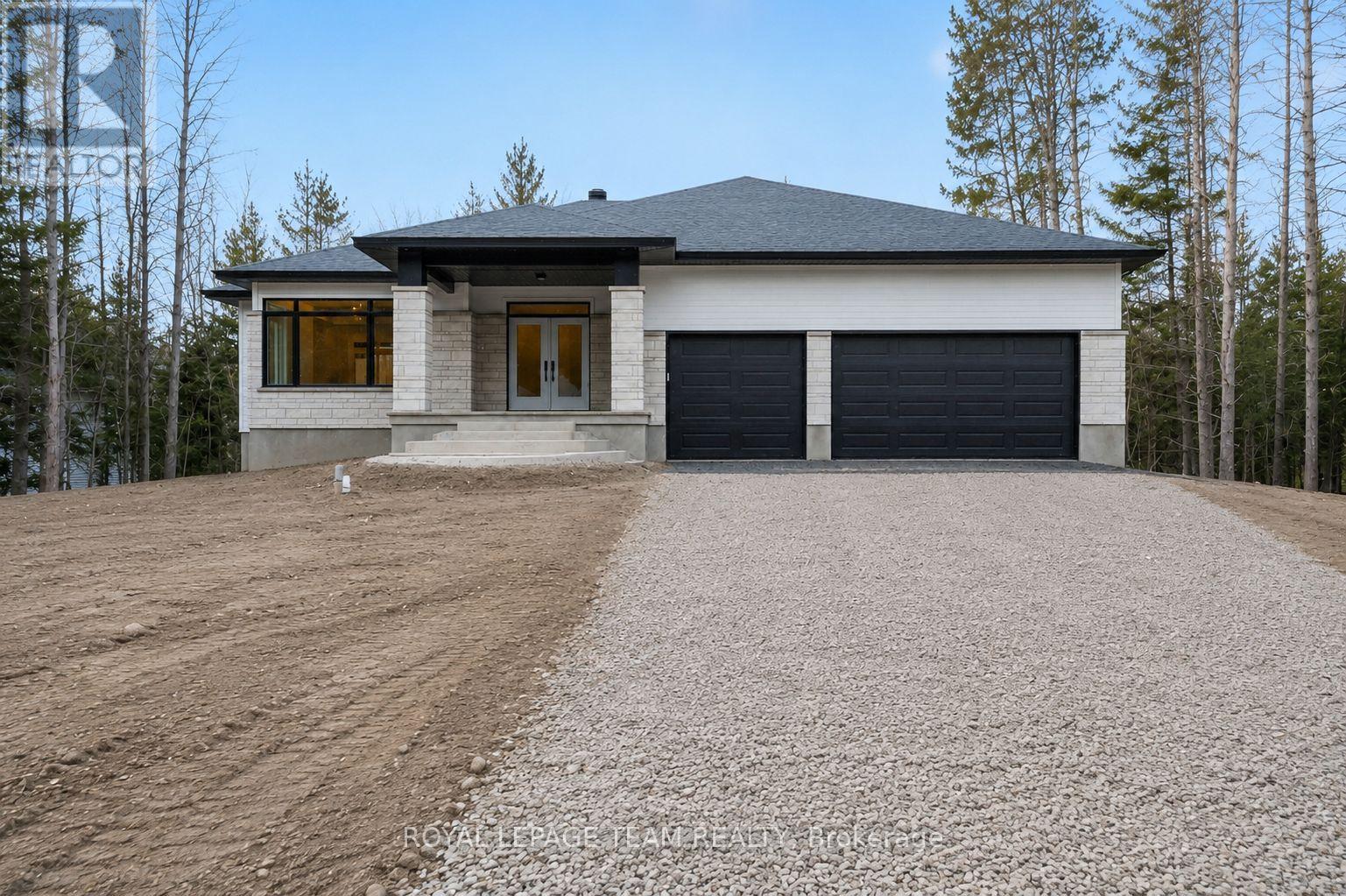 63 HOGAN DRIVE, McNab/Braeside, Ontario