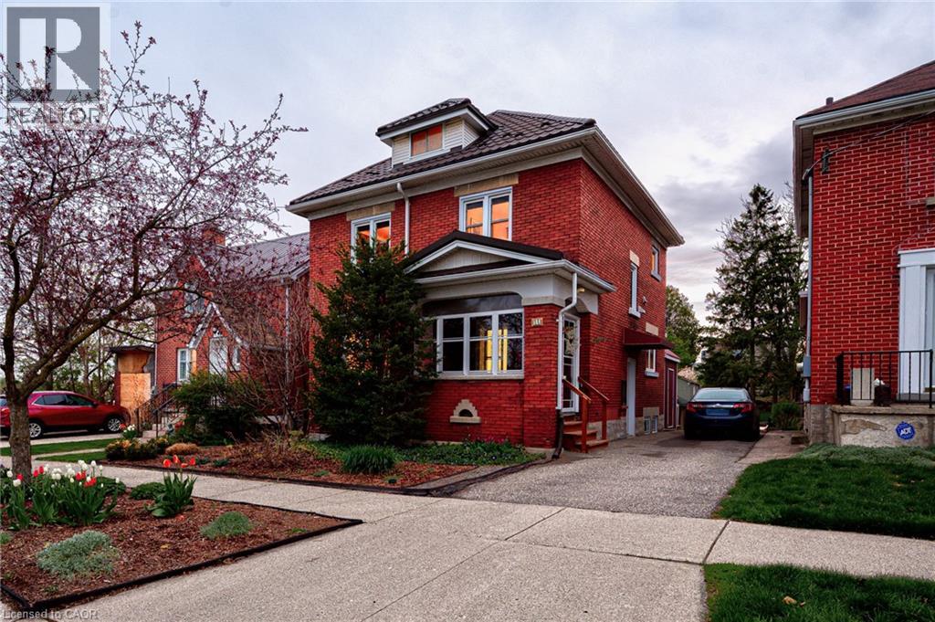 16 BORDEN Avenue N, Kitchener, Ontario