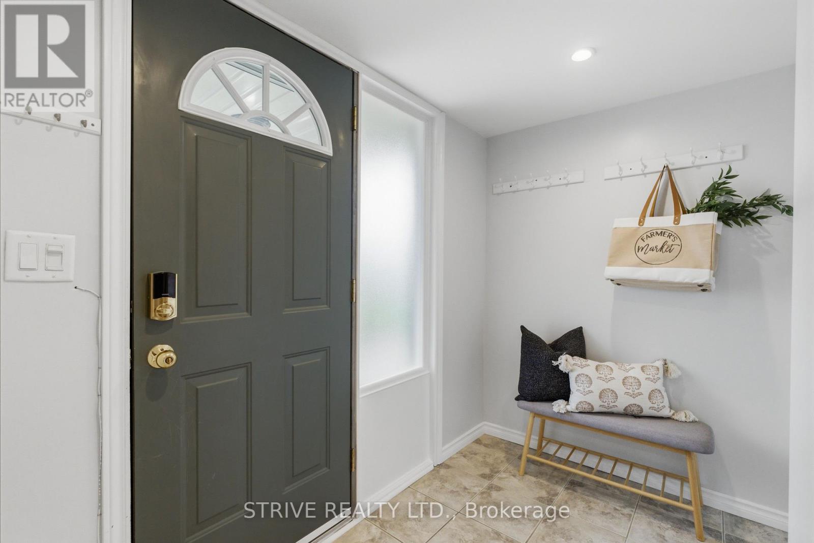 284 College Avenue, Oshawa, Ontario  L1J 1R8 - Photo 4 - E13098468