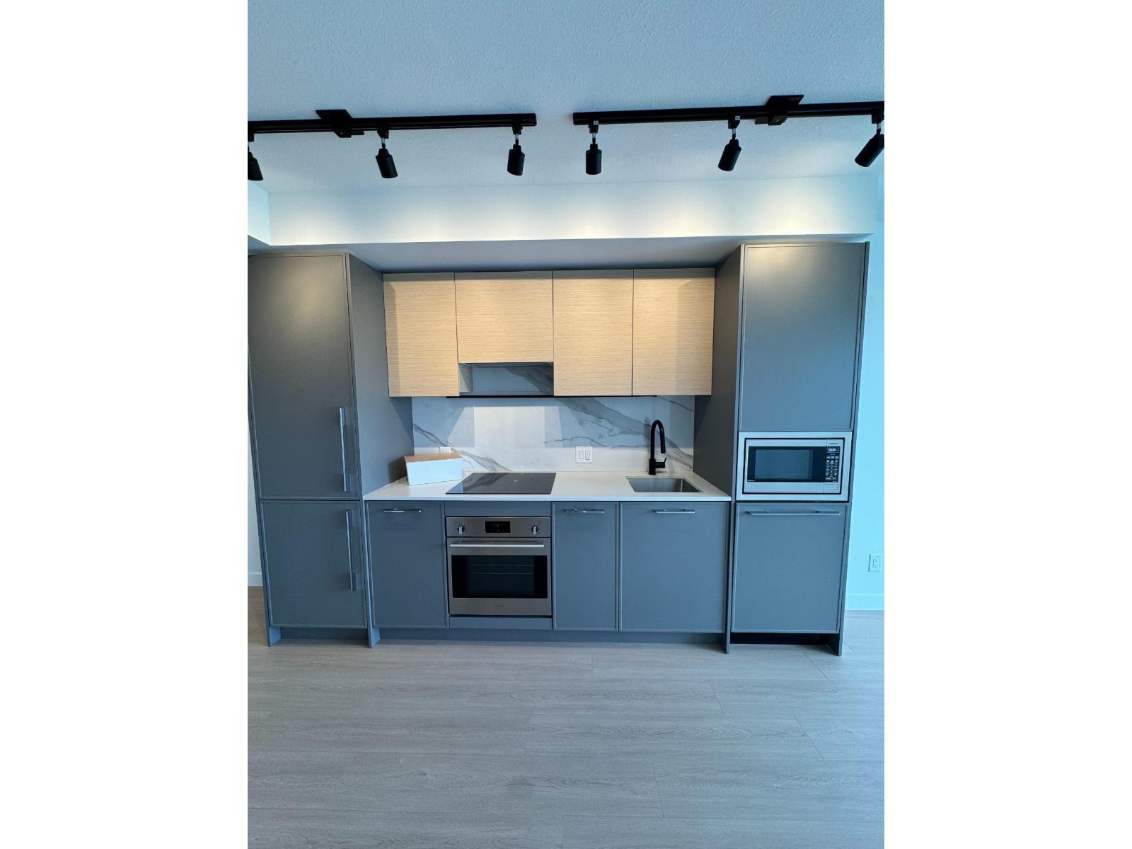 806 13745 GEORGE JUNCTION, Surrey, British Columbia