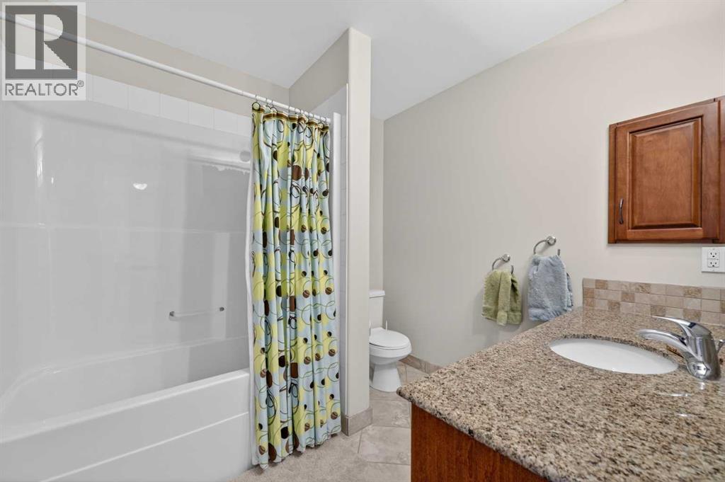 186 Royal Birkdale Crescent Nw, Calgary, Alberta  T3G 5R8 - Photo 31 - A2296974