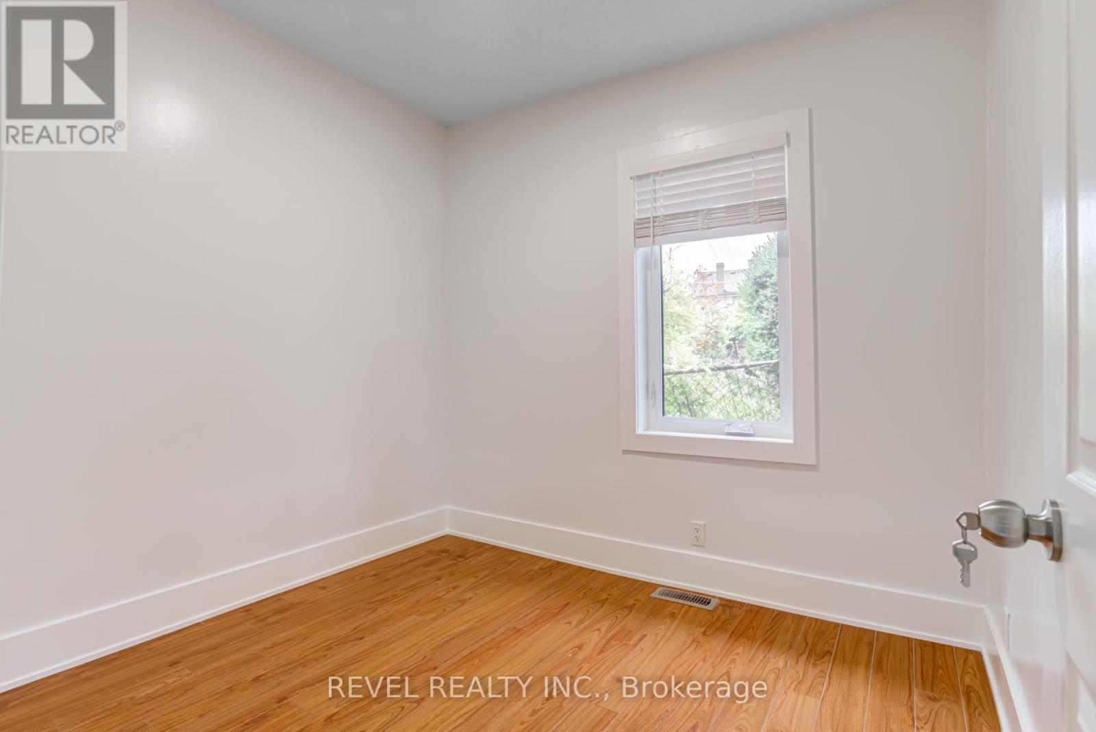 Main - 24 Kenora Crescent, Toronto, Ontario  M6M 1C6 - Photo 11 - W13098890