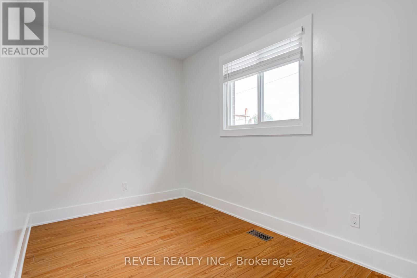 Main - 24 Kenora Crescent, Toronto, Ontario  M6M 1C6 - Photo 12 - W13098890