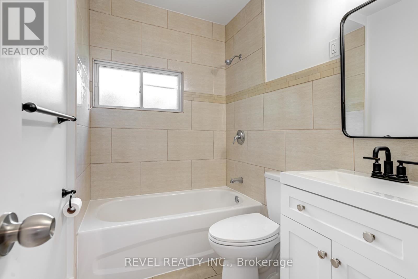 Main - 24 Kenora Crescent, Toronto, Ontario  M6M 1C6 - Photo 13 - W13098890