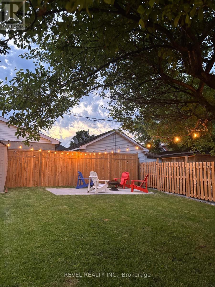 Main - 24 Kenora Crescent, Toronto, Ontario  M6M 1C6 - Photo 15 - W13098890