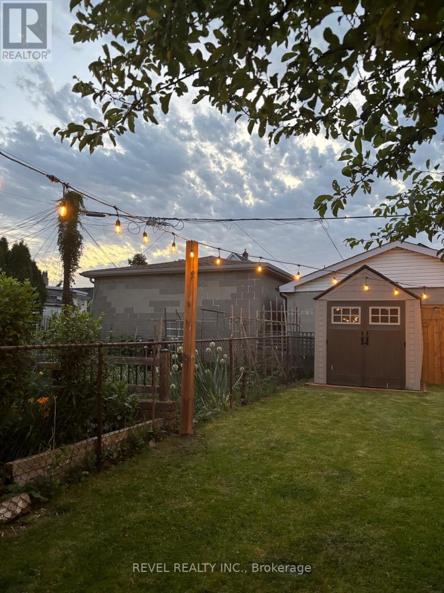Main - 24 Kenora Crescent, Toronto, Ontario  M6M 1C6 - Photo 17 - W13098890