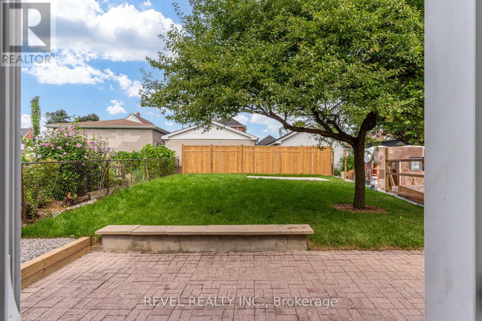 Main - 24 Kenora Crescent, Toronto, Ontario  M6M 1C6 - Photo 18 - W13098890