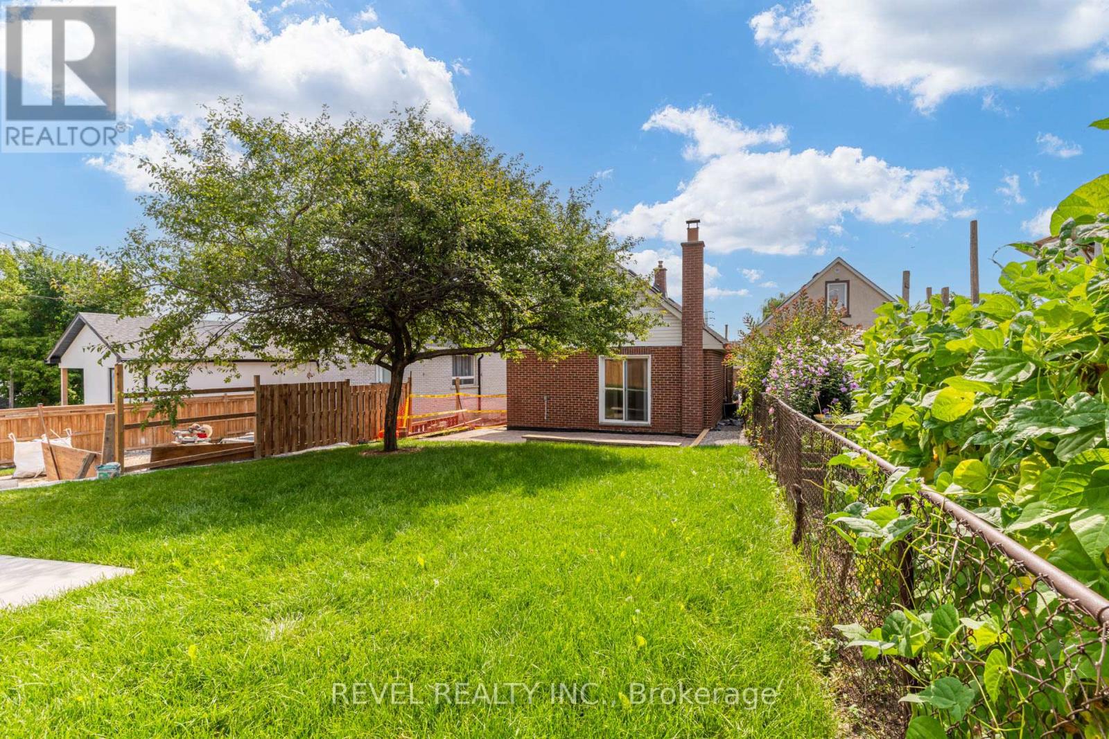 Main - 24 Kenora Crescent, Toronto, Ontario  M6M 1C6 - Photo 19 - W13098890