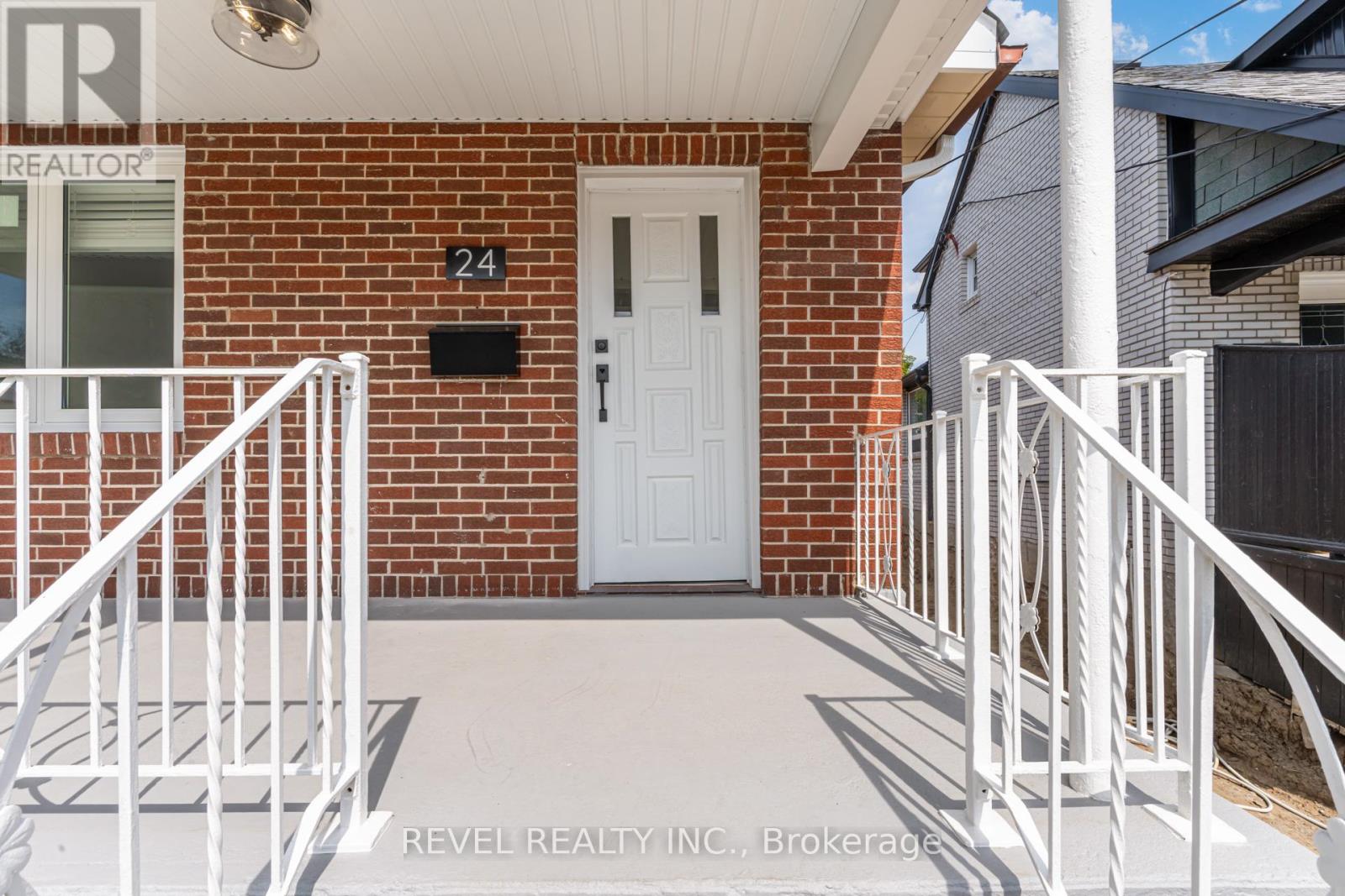 Main - 24 Kenora Crescent, Toronto, Ontario  M6M 1C6 - Photo 2 - W13098890