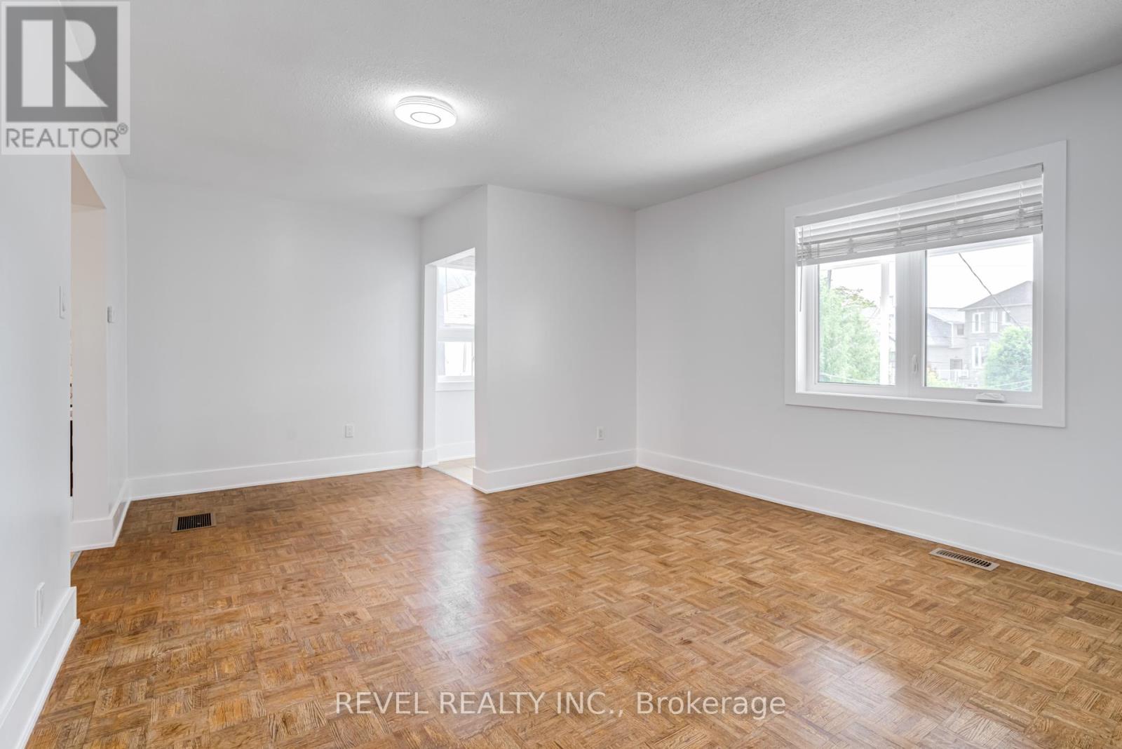 Main - 24 Kenora Crescent, Toronto, Ontario  M6M 1C6 - Photo 4 - W13098890