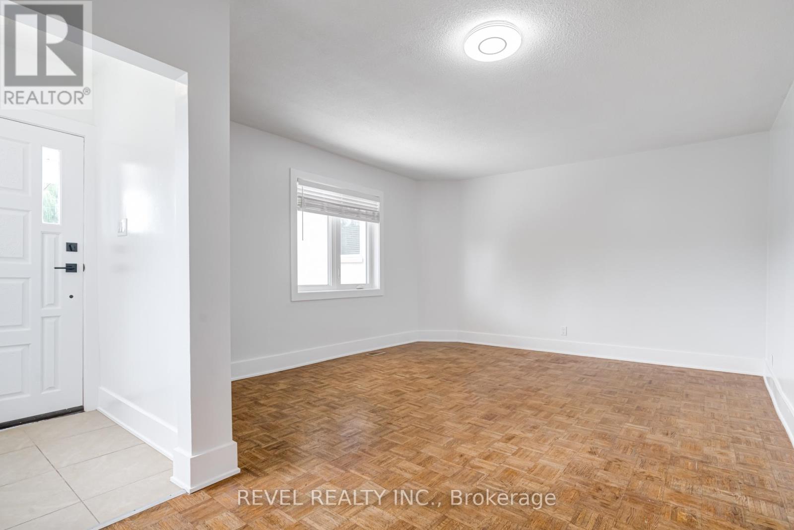 Main - 24 Kenora Crescent, Toronto, Ontario  M6M 1C6 - Photo 5 - W13098890