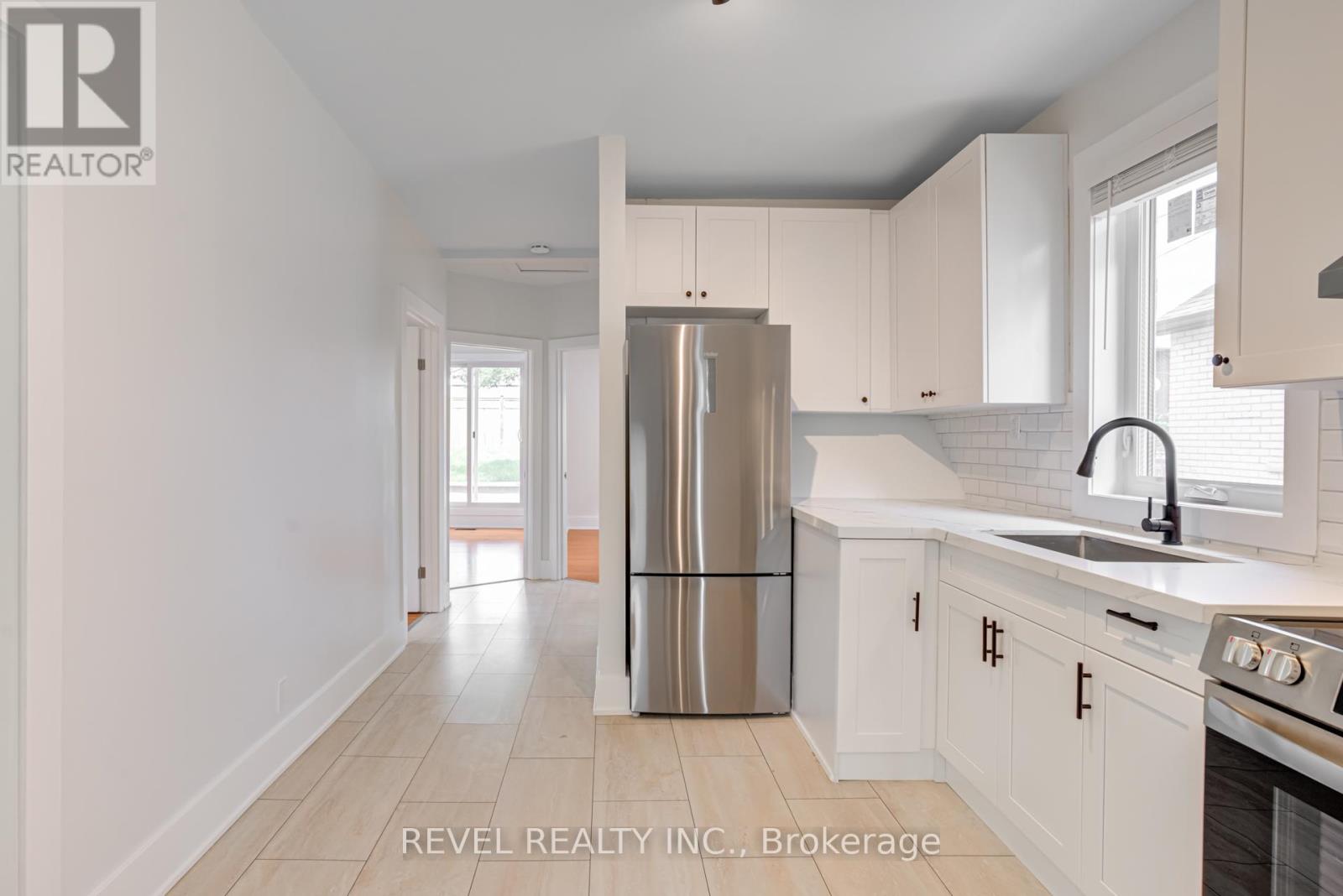 Main - 24 Kenora Crescent, Toronto, Ontario  M6M 1C6 - Photo 6 - W13098890