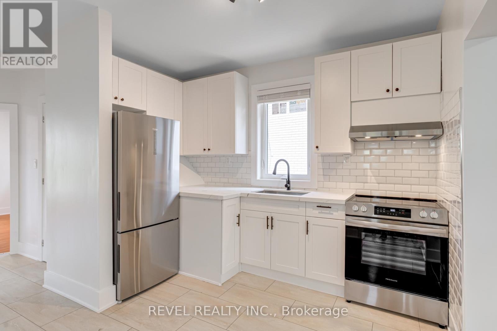 Main - 24 Kenora Crescent, Toronto, Ontario  M6M 1C6 - Photo 7 - W13098890