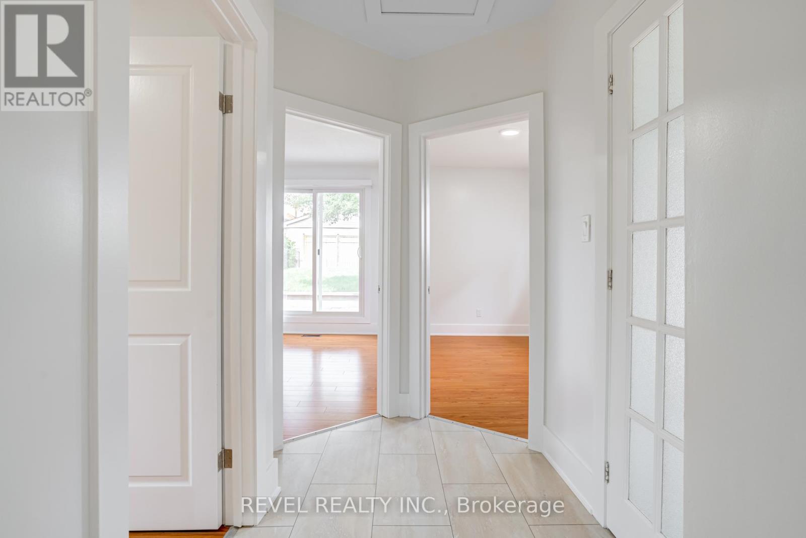 Main - 24 Kenora Crescent, Toronto, Ontario  M6M 1C6 - Photo 8 - W13098890