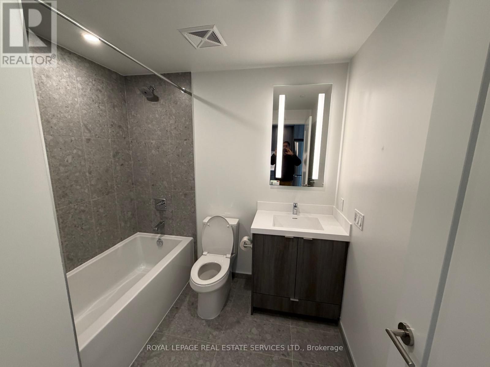 1901 - 60 Central Park Roadway, Toronto, Ontario  M9A 0E6 - Photo 11 - W13098946