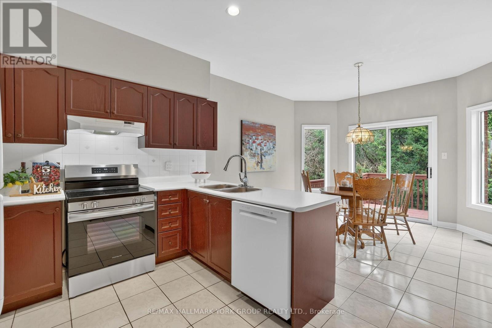 801 Surin Court, Newmarket, Ontario  L3Y 8R3 - Photo 11 - N13089342