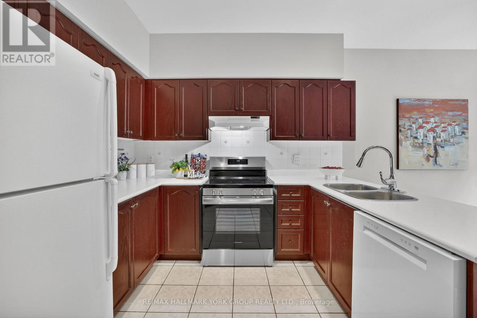 801 Surin Court, Newmarket, Ontario  L3Y 8R3 - Photo 12 - N13089342